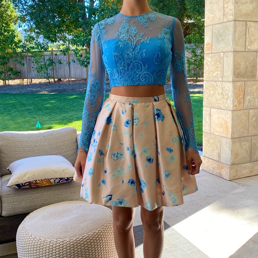 Sheri Hill 2 Piece - Picture 2 of 7